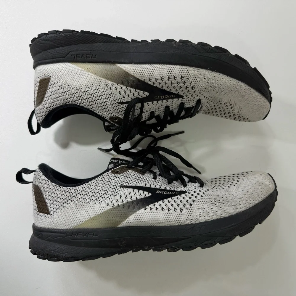 Women’s Brooks Revel 4 Running Shoes Black Gray Size 9
